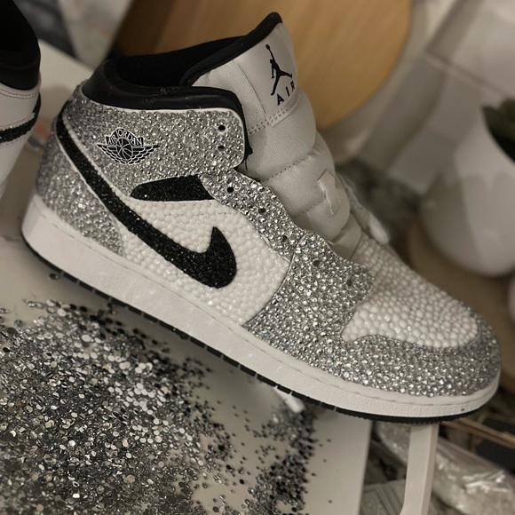 Jordan 1s personalized one of a kind - Picture 3 of 3